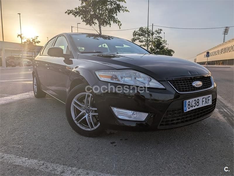 Usado Ford Mondeo Ambiente 125 CV (91 kW) 2007 Negro Berlina