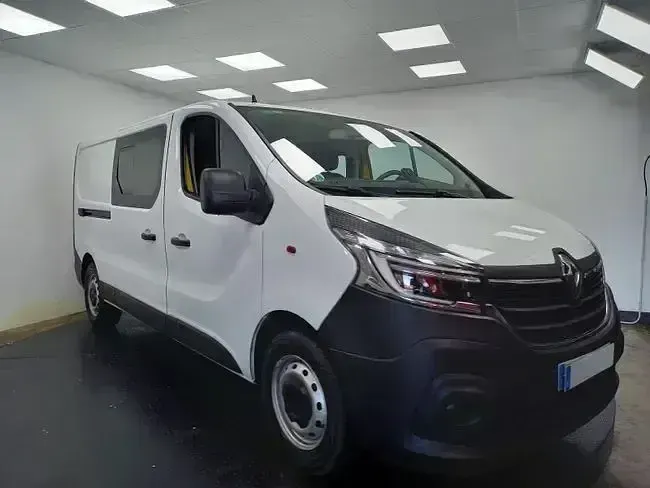 Begagnad Renault Trafic 95 HK (69 kW) 2019 Gul Minibuss