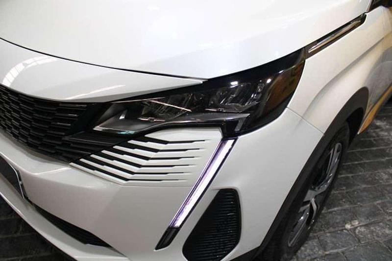 Usado Peugeot 3008 Allure 131 CV (96 kW) 2024 Blanco Monovolumen