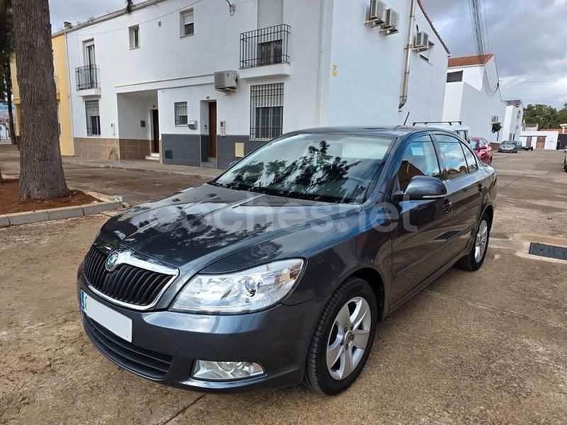 Usado Skoda Octavia Elegance 140 CV (102 kW) 2011 Gris / plata Berlina