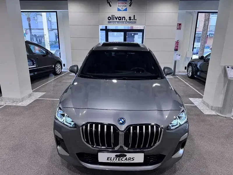 Usado BMW 225 Active Tourer Comfort Edition 245 CV (180 kW) 2023 Gris / plata Monovolumen