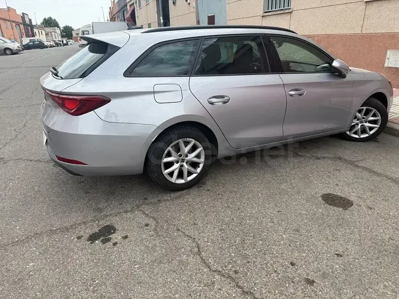 Usado Seat Leon Style 115 CV (84 kW) 2023 Gris / plata Familiar