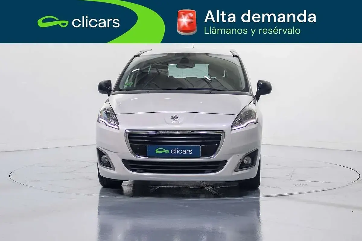 Usado Peugeot 5008 Style 120 CV (88 kW) 2017 Blanco Monovolumen