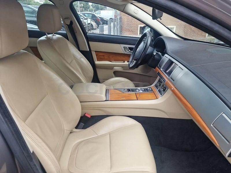 Usado Jaguar XF Luxury 190 CV (139 kW) 2011 Gris / plata Berlina