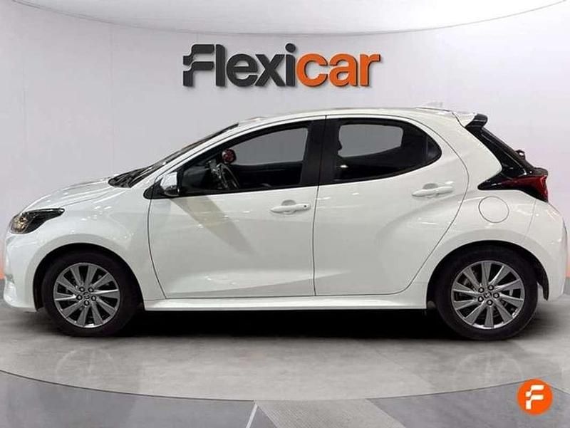 Usado Toyota Yaris Hybrid Active 116 CV (85 kW) 2023 Blanco Utilitario