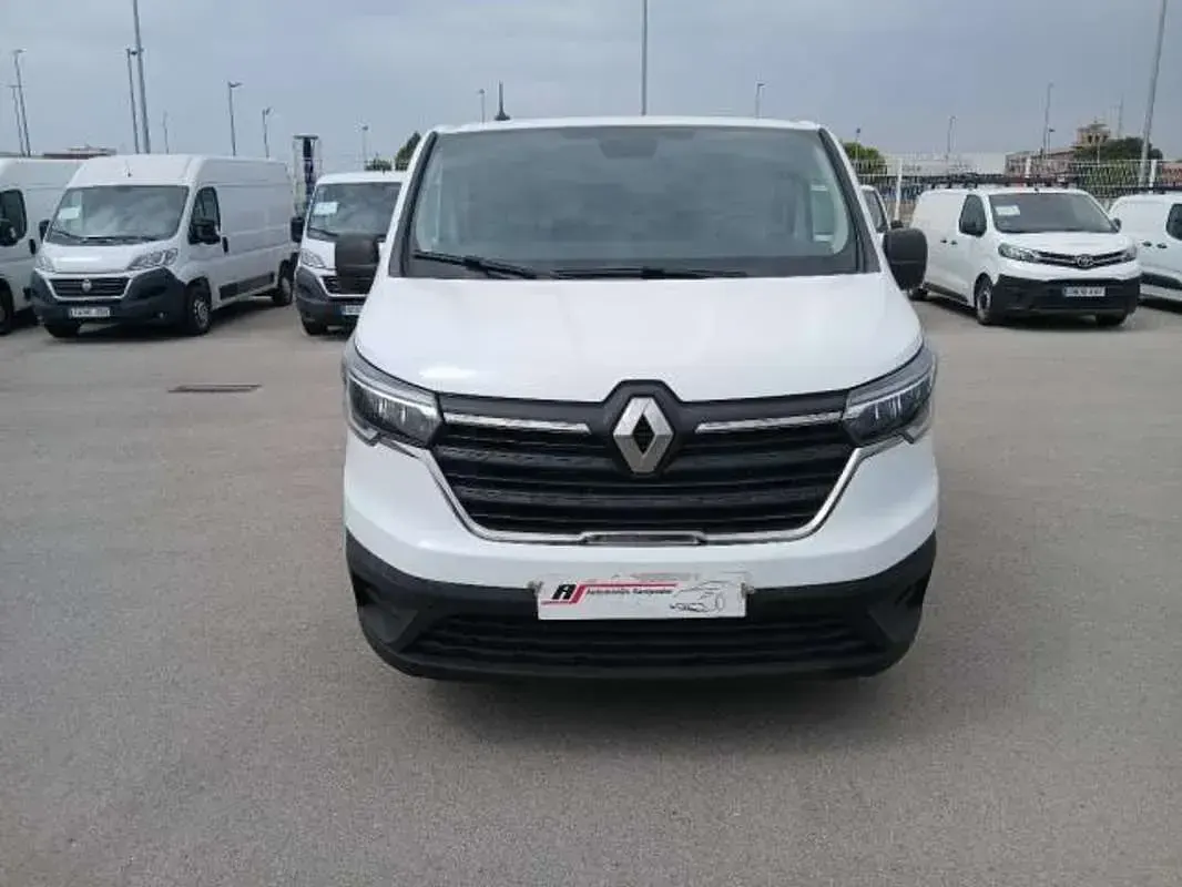 Usado Renault Trafic 131 CV (96 kW) 2024 Blanco Monovolumen