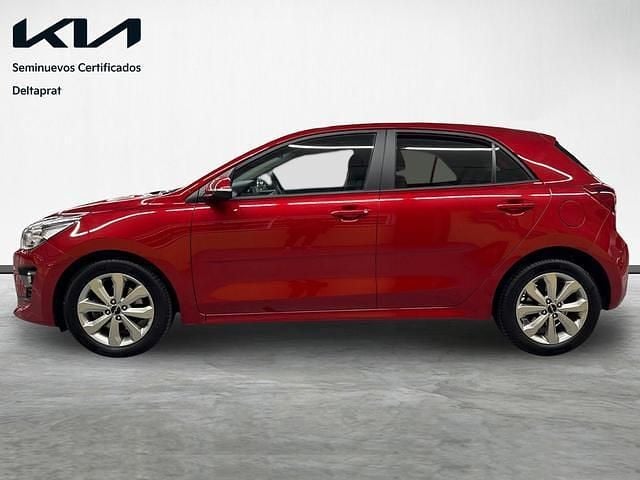 Usado Kia Rio 101 CV (74 kW) 2022 Rojo Berlina