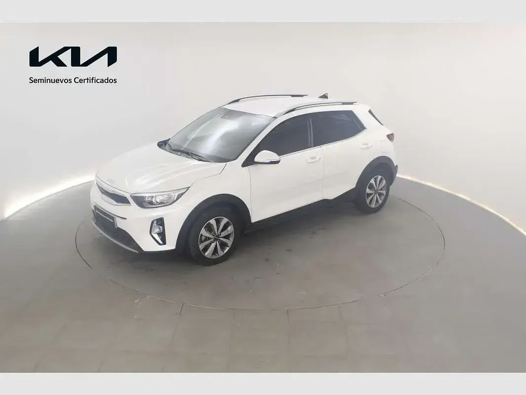 Usado Kia Stonic 101 CV (74 kW) 2023 Blanco SUV