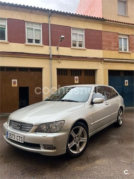 Usado Lexus IS200 155 CV (114 kW) 2004 Gris / plata Familiar