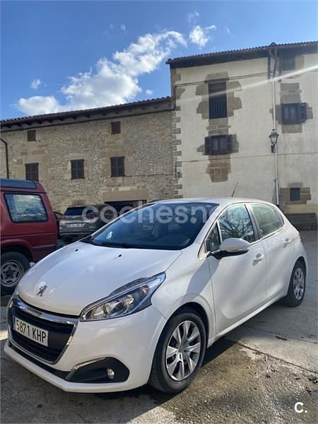 Usado Peugeot 208 Active 75 CV (55 kW) 2018 Blanco Utilitario