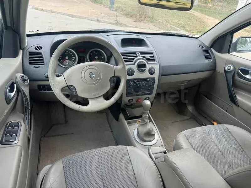 Usado Renault Mégane Dynamique 130 CV (95 kW) 2005 Beige Berlina