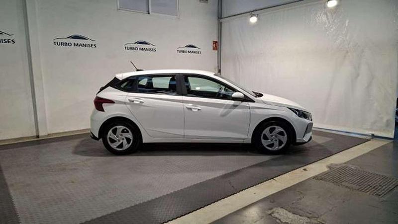 Usado Hyundai i20 84 CV (61 kW) 2023 Blanco Utilitario