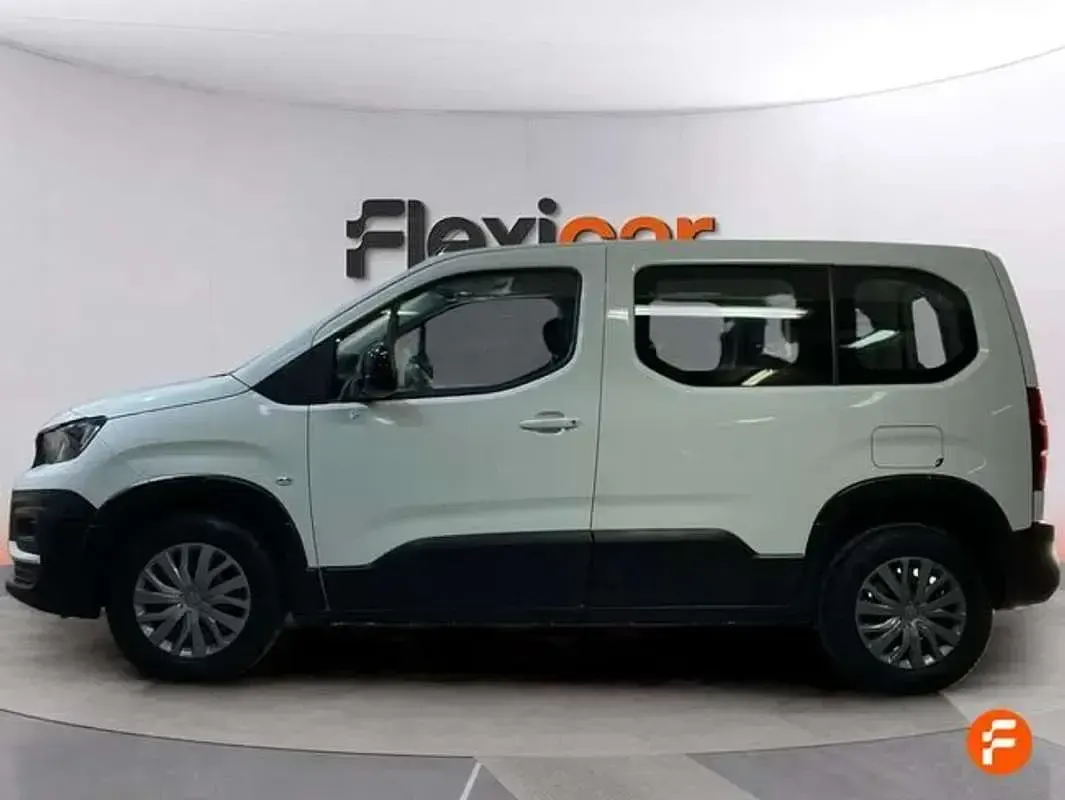 Begagnad Peugeot Rifter Active 102 HK (75 kW) 2022 Vit Minibuss