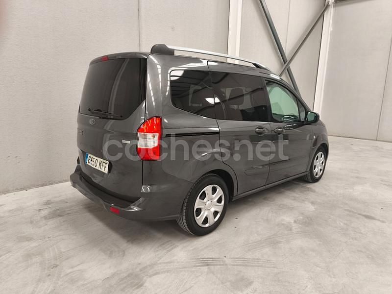 Usado Ford Tourneo Courier Trend 100 CV (73 kW) 2017 Beige Monovolumen