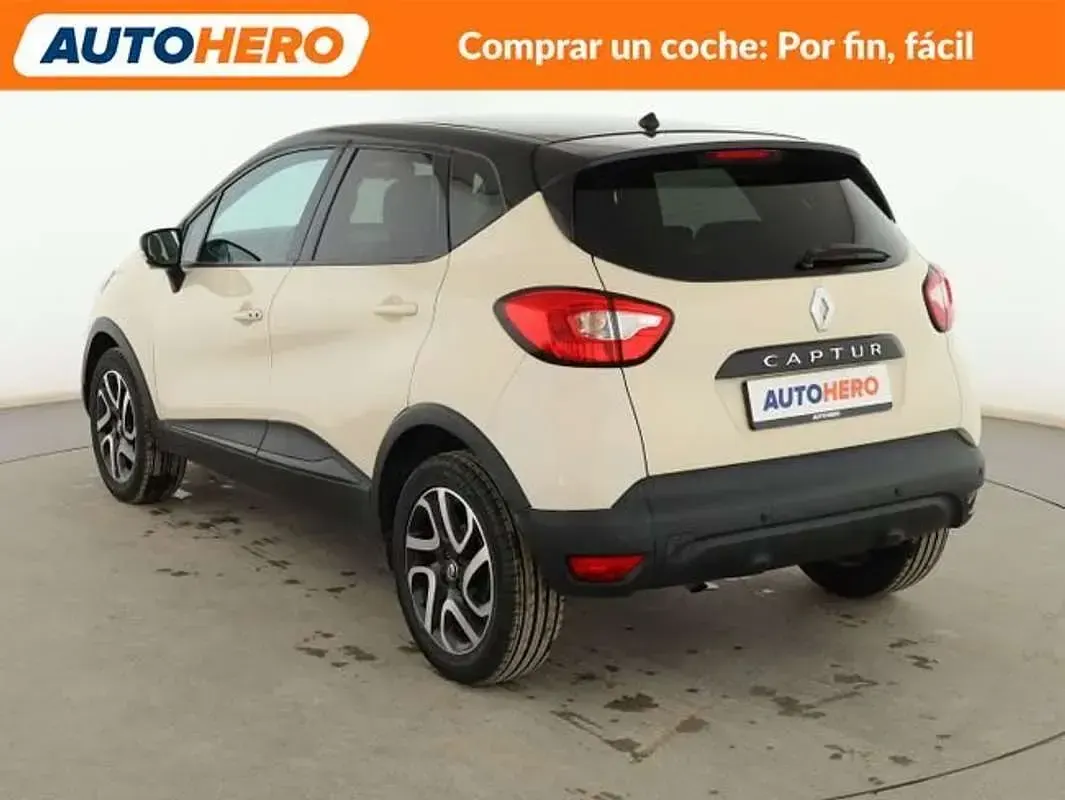 Usado Renault Captur Zen 90 CV (66 kW) 2016 Beige SUV