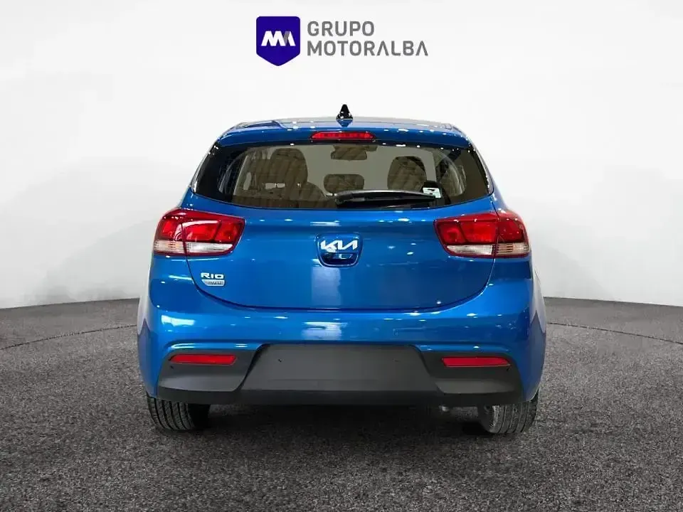 Usado Kia Rio 100 HP (73 kW) 2022 Azul Sedan