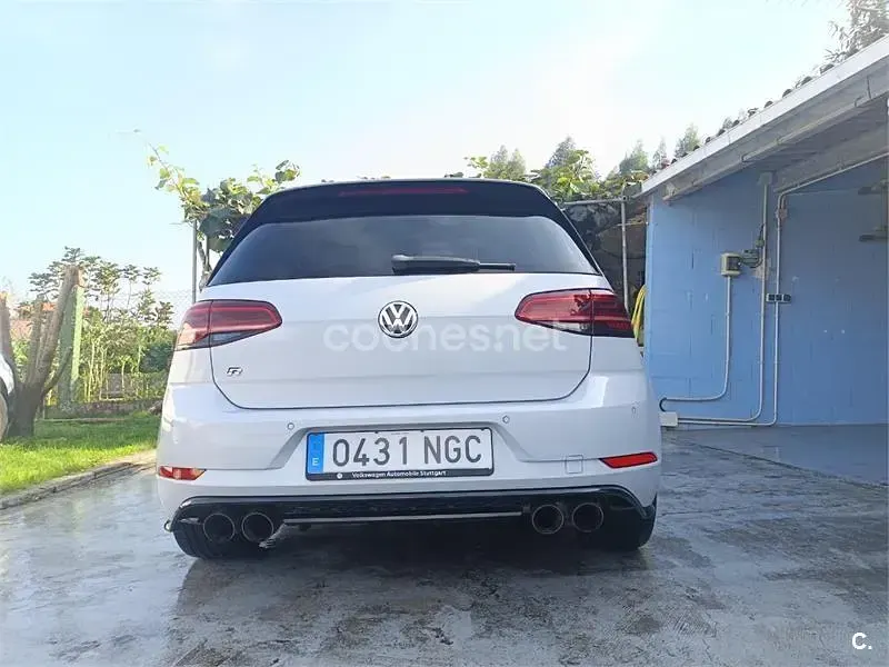 Usado VW Golf VII R 310 CV (228 kW) 2017 Gris / plata Berlina