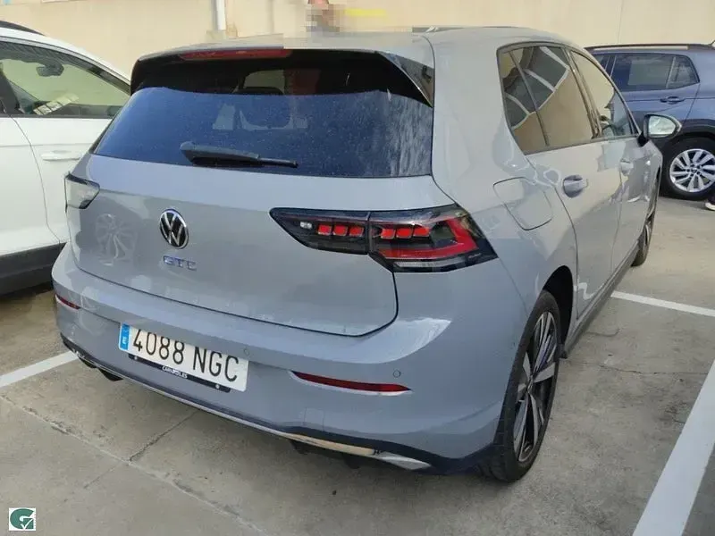 Usado VW Golf VIII GTE 272 CV (200 kW) 2025 Gris / plata Berlina