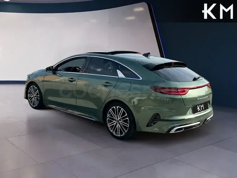 Usado Kia ProCeed GT-Line 160 CV (117 kW) 2024 Verde Familiar