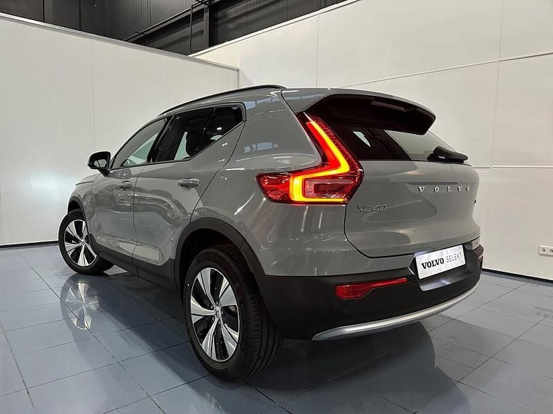 Nuevo Volvo XC40 163 CV (119 kW) 2025 Gris / plata SUV