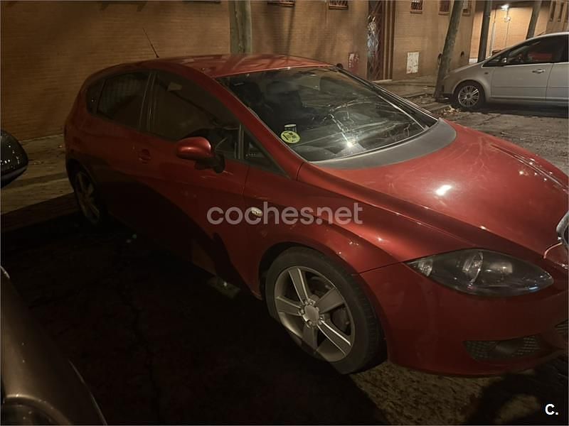 Usado Seat Leon Sport 140 CV (102 kW) 2006 Granate Utilitario