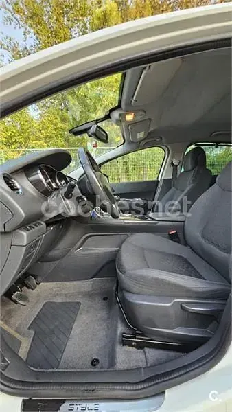 Usado Peugeot 3008 Style 120 CV (88 kW) 2015 Blanco Familiar