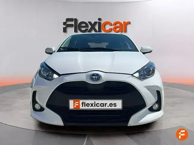 Usado Toyota Yaris Hybrid Business Edition 116 CV (85 kW) 2022 Blanco