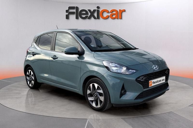 Verde Usado 2024 Hyundai i10 Utilitario | 13.490 € (Precio justo) - Imagen 1/4