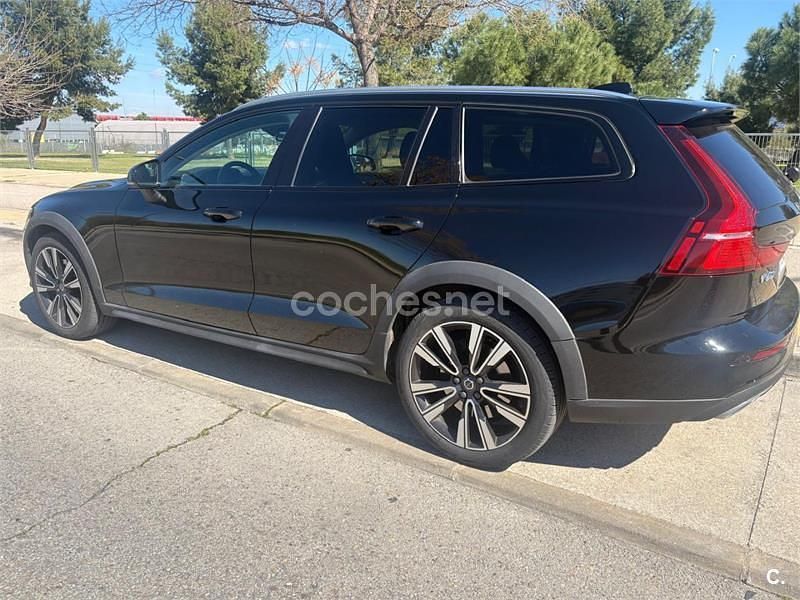 Usado Volvo V60 CC 190 CV (139 kW) 2020 Negro Familiar