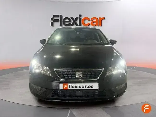 Usado Seat Leon Style 130 CV (95 kW) 2020 Negro