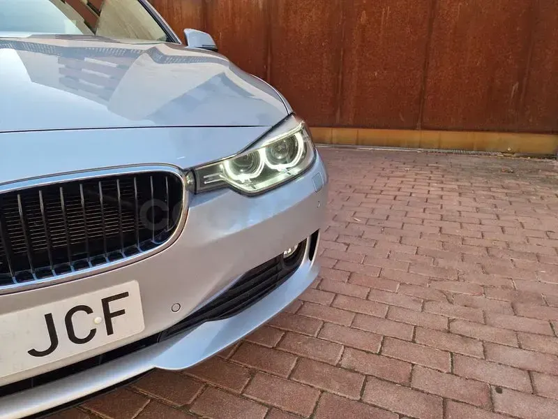 Usado BMW 320 Comfort Edition 190 CV (139 kW) 2015 Gris / plata Berlina