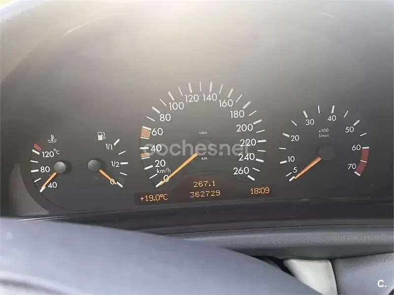 Usado Mercedes CLK320 Elegance 218 CV (160 kW) 1999 Gris / plata Coupe