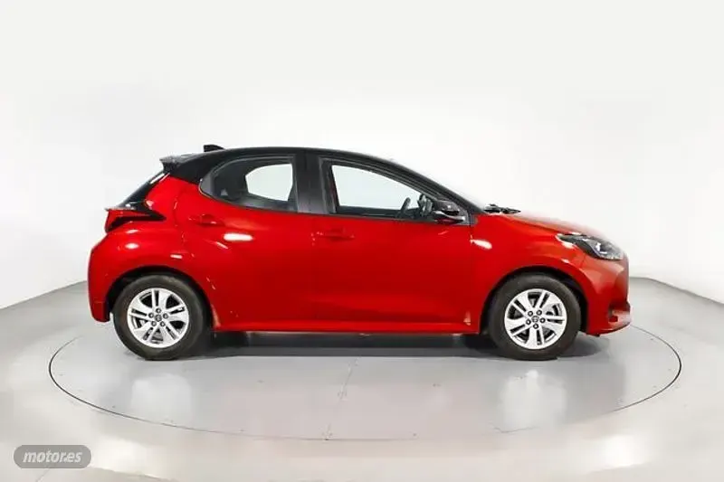 Usado Toyota Yaris Edition 125 CV (91 kW) 2022 Rojo Utilitario