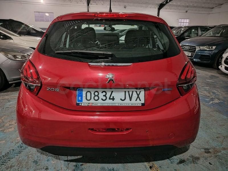Usado Peugeot 208 Access 82 CV (60 kW) 2016 Granate Utilitario