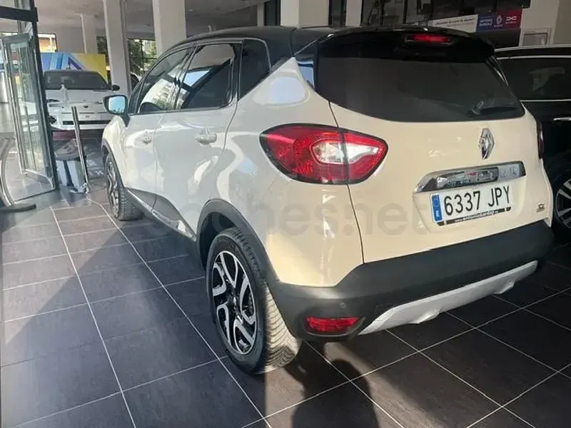Usado Renault Captur XMOD 120 CV (88 kW) 2016 Beige SUV