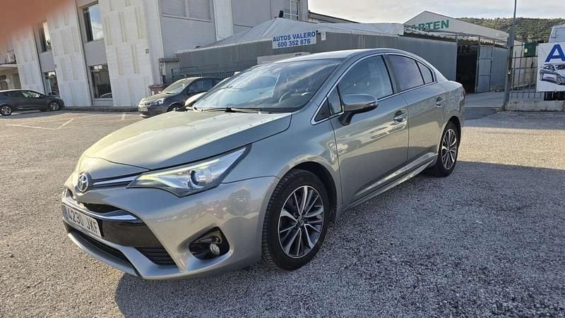 Usado Toyota Avensis Advance 143 CV (105 kW) 2015 Beige Berlina