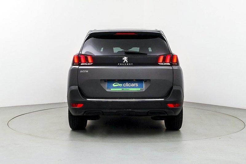 Usado Peugeot 5008 Allure 130 CV (95 kW) 2019 Gris / plata SUV
