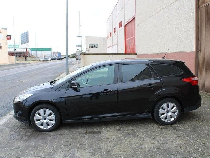 Usado Ford Focus Trend 115 CV (84 kW) 2014 Negro Familiar
