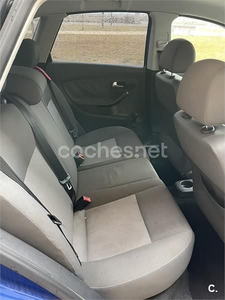 Usado Seat Ibiza 100 CV (73 kW) 2004 Azul Berlina