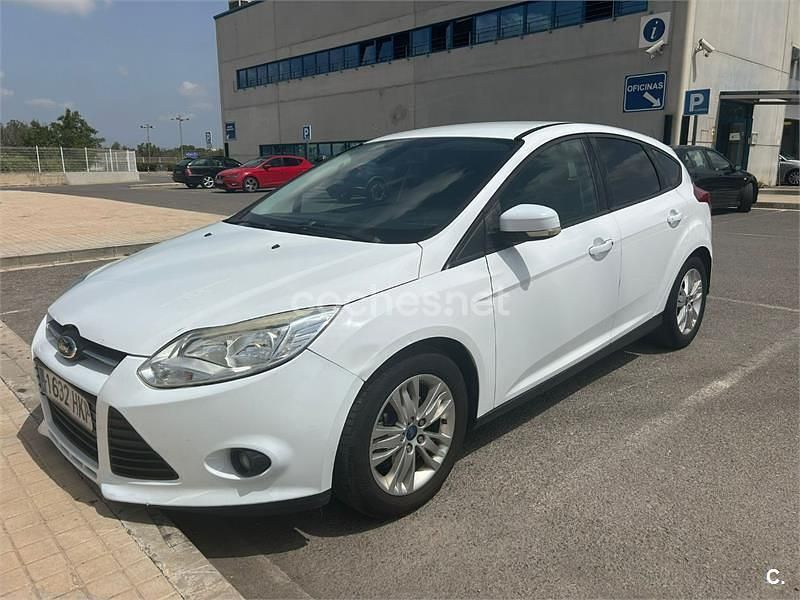 Blanco Usado 2012 Ford Focus Trend Berlina | 4200 € (Precio justo) - Imagen 1/4