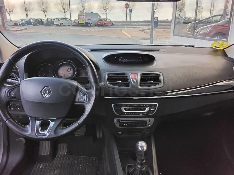 Usado Renault Fluence Dynamique 110 CV (80 kW) 2014 Gris / plata Berlina