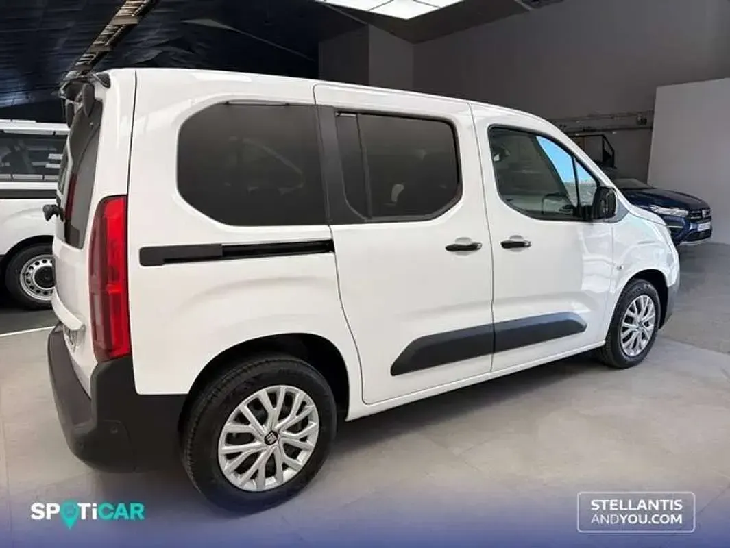 Usado Fiat Doblò 101 CV (74 kW) 2025 Blanco Monovolumen