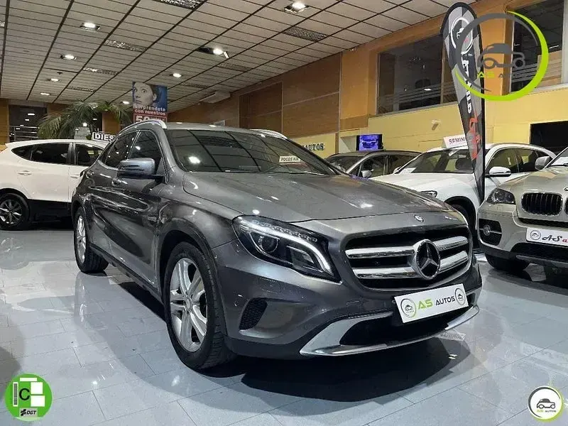 Usado Mercedes GLA200 Style 136 CV (100 kW) 2016 Gris SUV