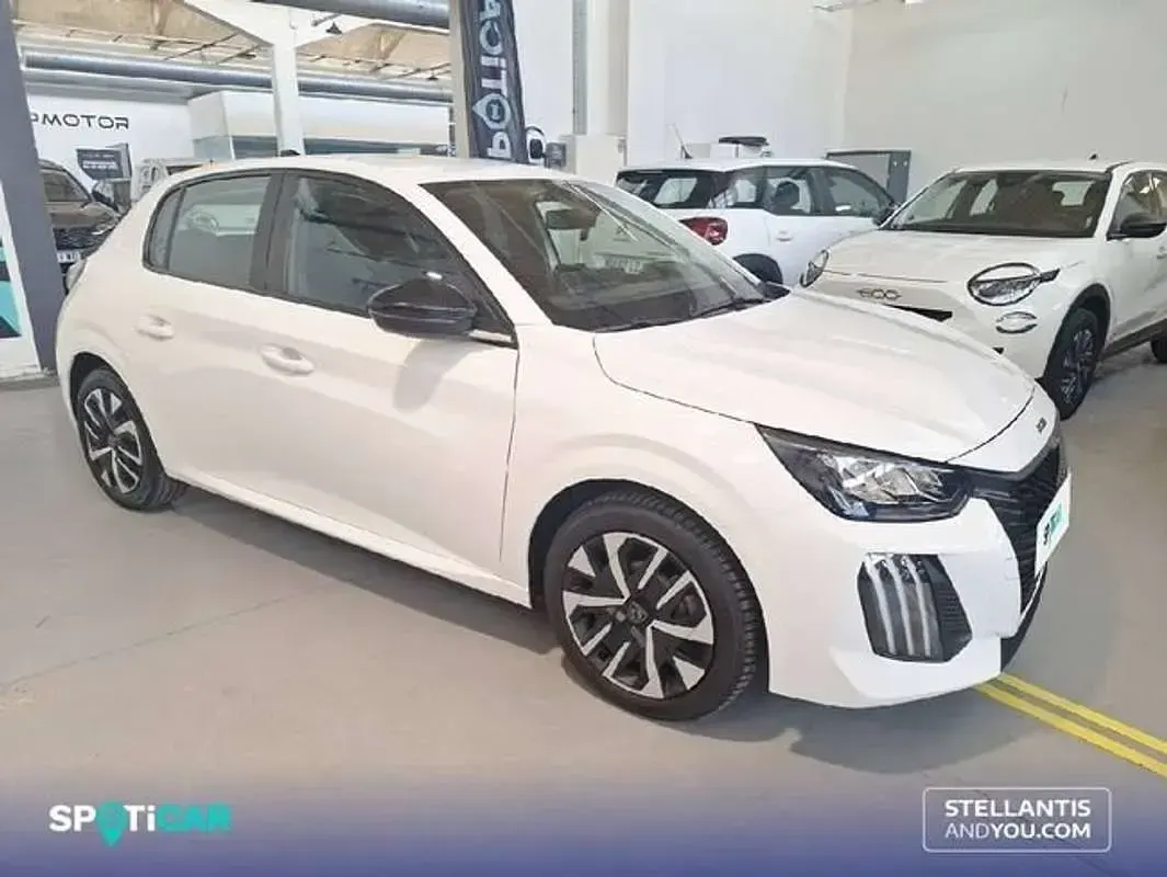 Usado Peugeot 208 Active 102 CV (75 kW) 2024 Blanco Utilitario