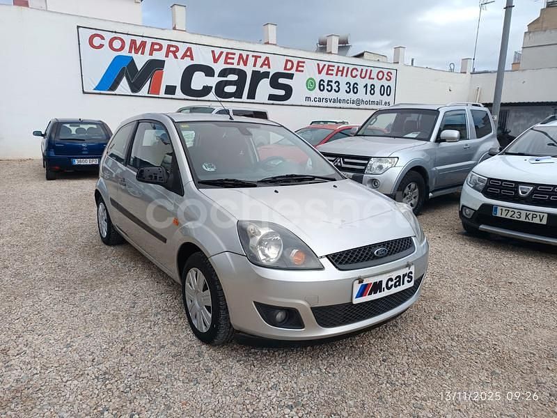 Gris / plata Usado 2007 Ford Fiesta Ambiente Berlina | 4300 € (Precio justo) - Imagen 1/4