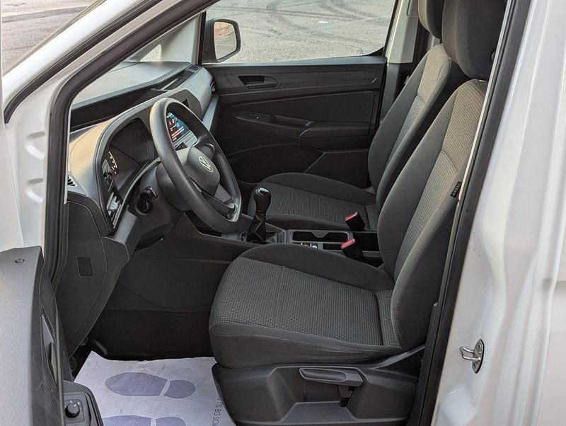 Usado VW Caddy Maxi 102 CV (75 kW) 2021 Blanco Monovolumen