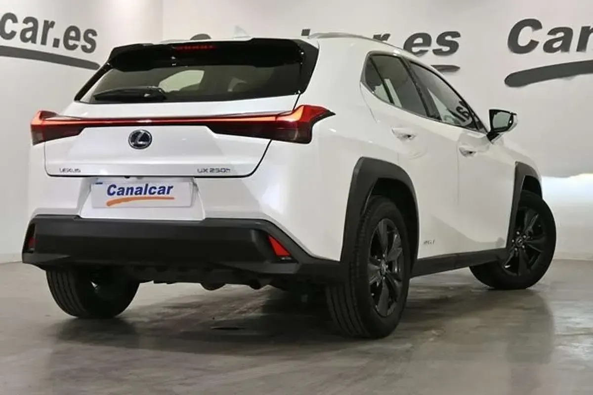 Usado Lexus UX 250h Business Edition 184 CV (135 kW) 2019 Blanco SUV