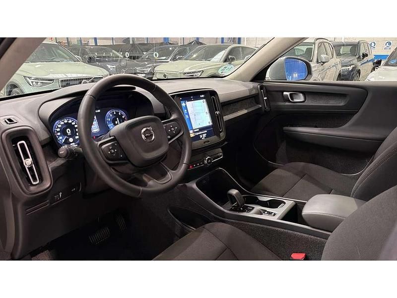 Usado Volvo XC40 129 CV (94 kW) 2024 Gris SUV