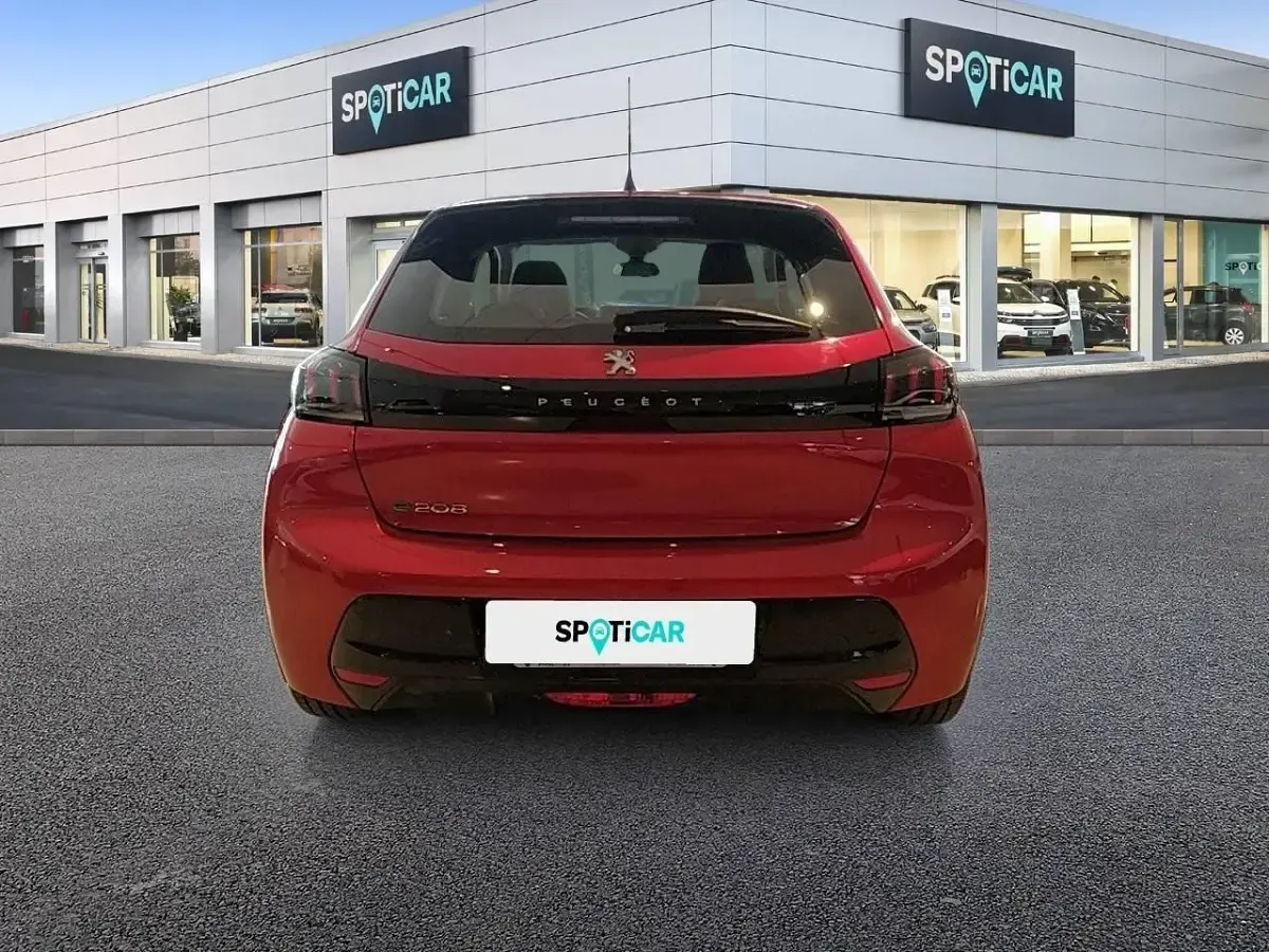 Usado Peugeot e-208 Allure 100 kW (136 CV) 2020 Rojo Utilitario