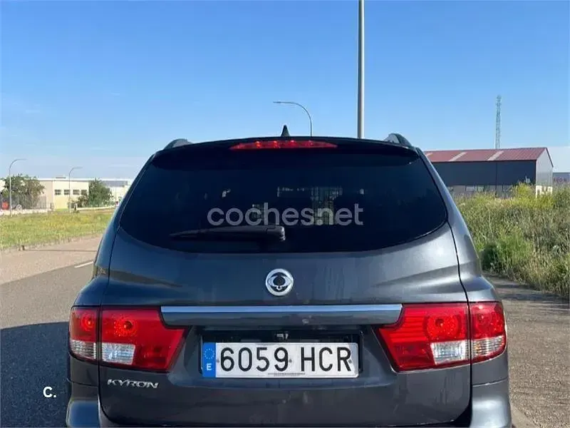 Usado SsangYong Kyron Limited 165 CV (121 kW) 2011 Gris / plata SUV